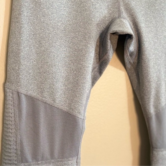 R8 Heather Grey Capri Leggings with Mesh Panels - Picture 6 of 13